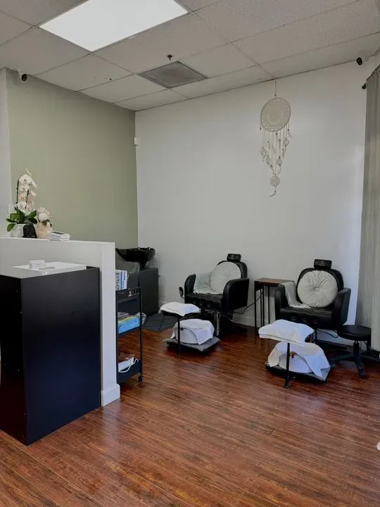 https://cdn.salonspotlight.com/photos/8jGCdaKpMC05DpT5OVMW/9cbd5bd1-7270-4791-9a9f-b5d3af037197_720x720