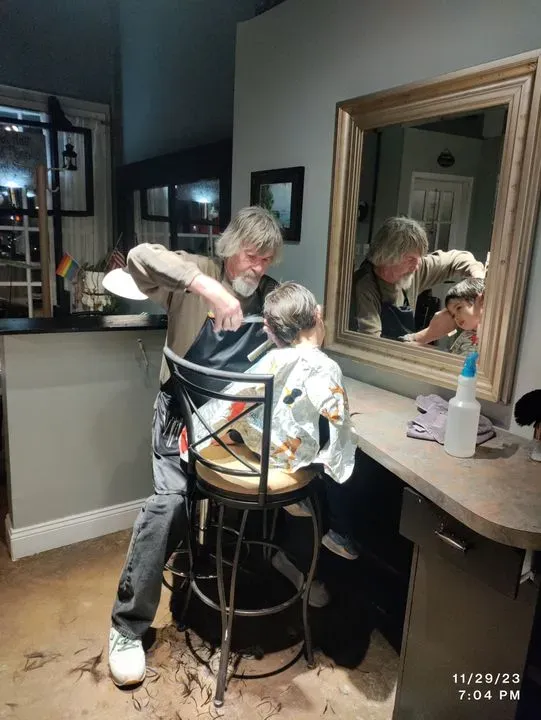 https://cdn.salonspotlight.com/photos/8kN8u6YxexUvPKKjqvGn/86ec27ed-9e9c-49f2-9543-ea448fe65ad4_720x720