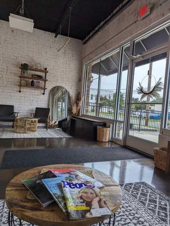 https://cdn.salonspotlight.com/photos/8kvS7suglJdBxcR9XKCn/8c7716d1-ef08-4dae-9707-7c0f07893316_720x720