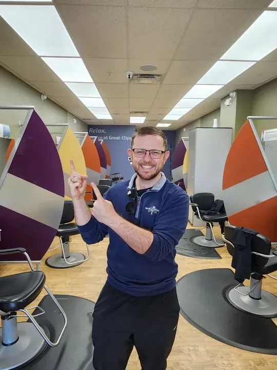 https://cdn.salonspotlight.com/photos/8m6WtHbSbk1yhDtazYtC/b976ff4f-5cdb-4171-b2fe-ed3de9ffd2a1_720x720