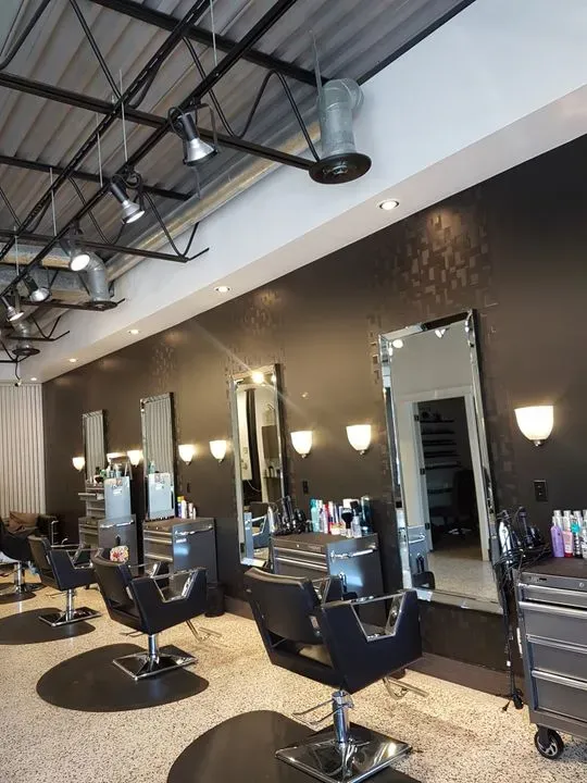https://cdn.salonspotlight.com/photos/8mClX0ctLHYhGDckJ9iN/2521fa13-9f48-4be8-8be7-6686be61638b_720x720