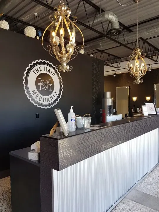https://cdn.salonspotlight.com/photos/8mClX0ctLHYhGDckJ9iN/5f5be6c4-af5d-4e21-ae7b-5717055ad1fc_720x720