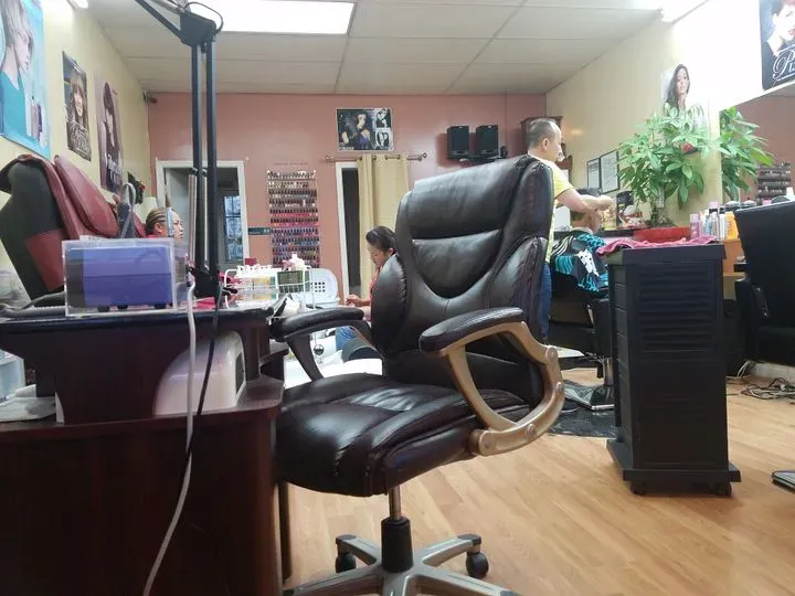 https://cdn.salonspotlight.com/photos/8obaY0VhPJTraDAiMXMi/a32774df-6c57-4a68-bfb1-5354df0f5024_720x720