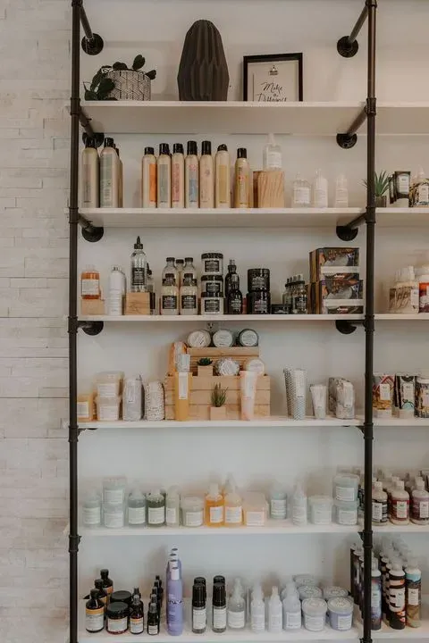 https://cdn.salonspotlight.com/photos/8obgdZqqm4tPiG7vcuWr/5a915da0-b6fd-4e52-9d02-6d6e2f315252_720x720