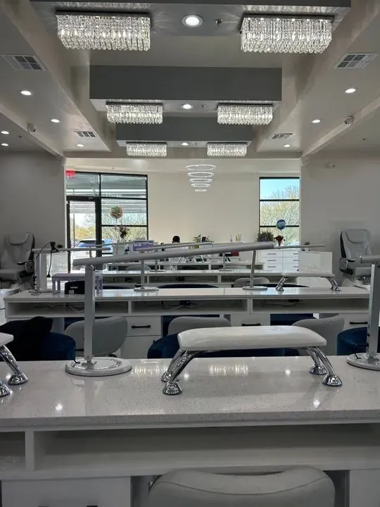https://cdn.salonspotlight.com/photos/8oeb4VYI8f0BfS5IWUl1/d6d93499-dffb-4fb0-99ff-e0ccd48e7790_720x720