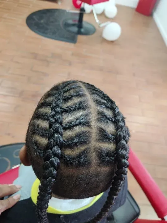 https://cdn.salonspotlight.com/photos/8pvsoLjB5DoarsYOzIOI/b866313c-05d7-4bd7-9962-af7523b7619a_720x720