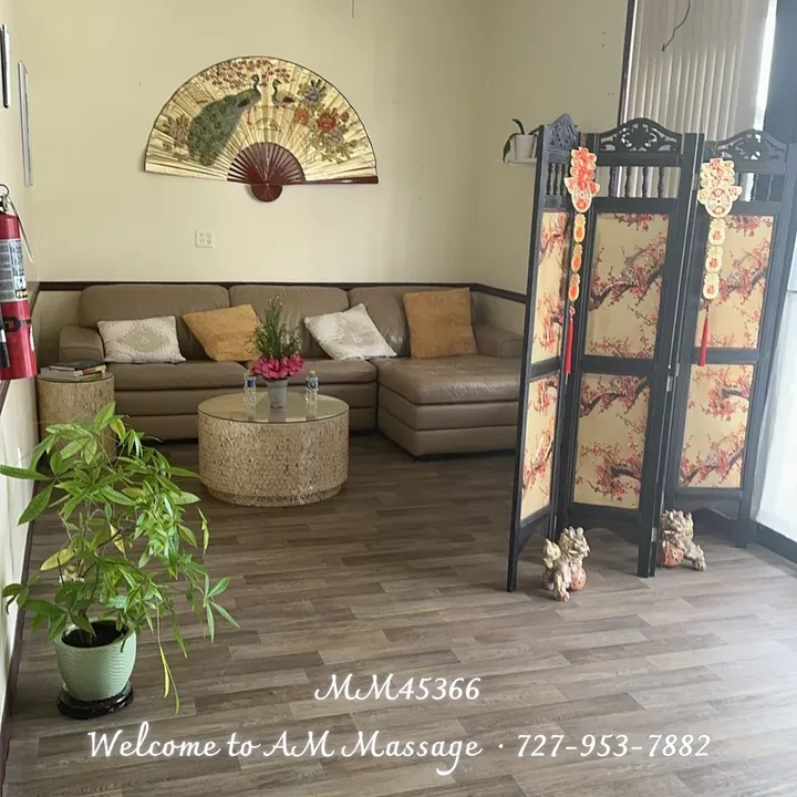 https://cdn.salonspotlight.com/photos/8qsLpl6rJFVnM0wXoPO1/19ed6e54-d7e5-4c72-8a9f-528f4fb72601_720x720