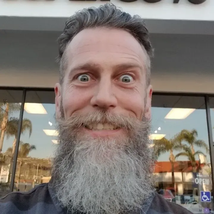 https://cdn.salonspotlight.com/photos/8rxsgbxoz8M7HlNX1JYT/594e9a66-7d44-4997-9983-e8bbbc7be345_720x720