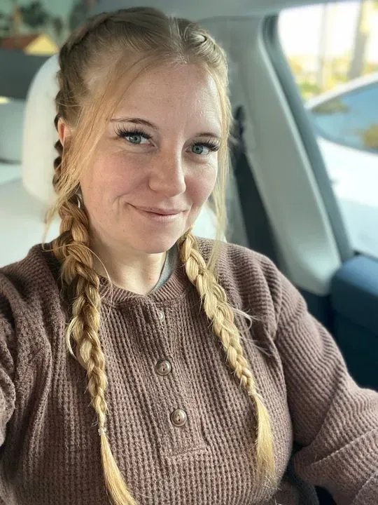 https://cdn.salonspotlight.com/photos/8rxsgbxoz8M7HlNX1JYT/f4ab501c-bc24-48a0-be23-ea6420ac6b33_720x720