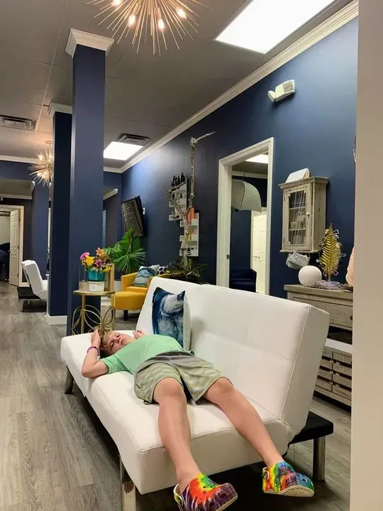 https://cdn.salonspotlight.com/photos/8sodwUftp9pOXjcOtrrq/987a3fdf-bec0-4079-aaaf-75e748438361_720x720