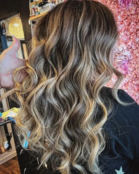 https://cdn.salonspotlight.com/photos/8vClfQVQ20Z1CIrymxLI/765dcd55-283a-4fdc-bb2c-95aa54b73ea5_720x720