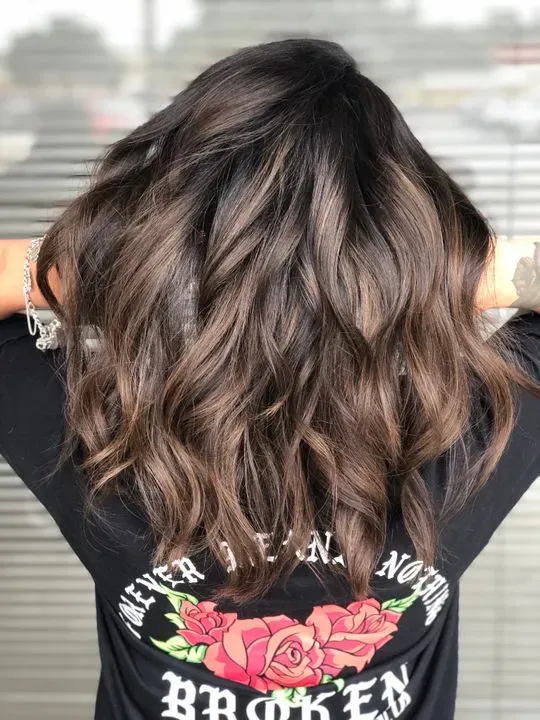 https://cdn.salonspotlight.com/photos/8vClfQVQ20Z1CIrymxLI/c9407215-0898-4923-ad2b-564f6c860535_720x720