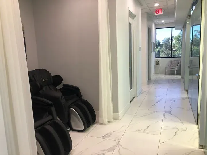 https://cdn.salonspotlight.com/photos/8z3lVjqturHBISuuU4Xb/268d00cd-4547-4bbb-baf8-ca3f3fdbee68_720x720