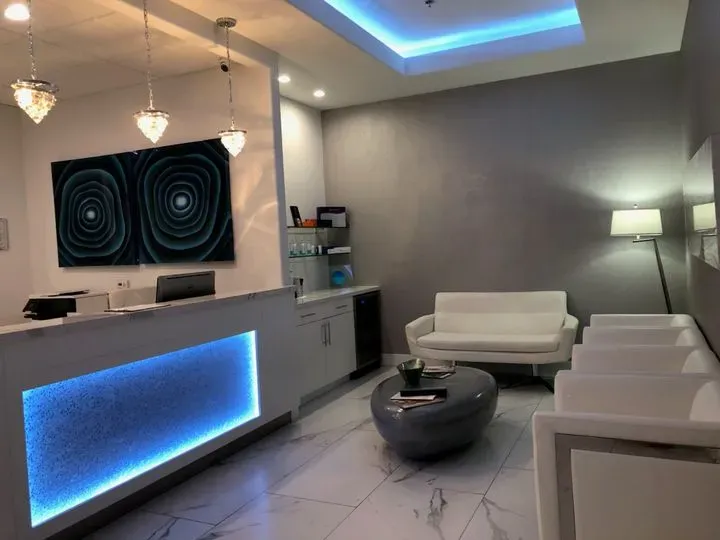 https://cdn.salonspotlight.com/photos/8z3lVjqturHBISuuU4Xb/406f3ad6-faca-4938-850a-eac2b4259d55_720x720