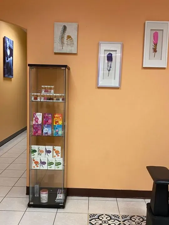 https://cdn.salonspotlight.com/photos/91L1Jvr7NDJPYxyiRkdU/bfde3b97-f811-438f-b1d9-1dc500c5c4b8_720x720