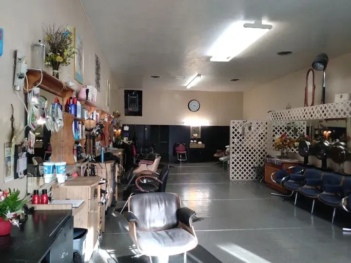 https://cdn.salonspotlight.com/photos/91Ozec7oDkPIR3oxstqr/36abf24e-08af-4659-b6f3-1cfdf7ef0514_720x720