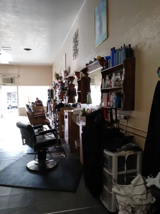 https://cdn.salonspotlight.com/photos/91Ozec7oDkPIR3oxstqr/c6273718-85b6-453f-8f1d-232f239872e6_720x720
