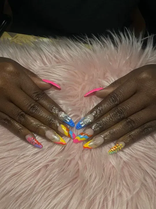 https://cdn.salonspotlight.com/photos/92Dq7tikHEZbhJw9FfSu/f1013f2f-de61-476f-bc88-bbb3141b1155_720x720