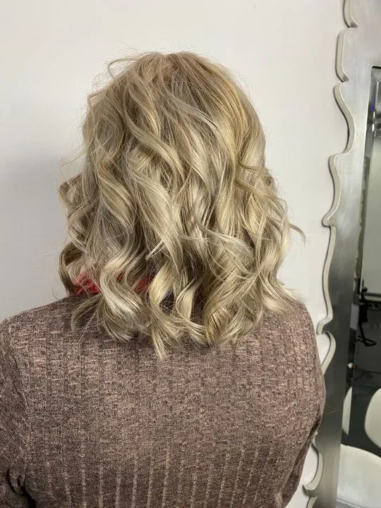 https://cdn.salonspotlight.com/photos/92HaSqnJeWiTASfKwy4v/ae371dd7-6110-496b-b205-12b495085294_720x720