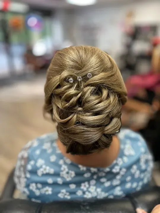 https://cdn.salonspotlight.com/photos/92PDxhy6ot58um4cCbR1/2eb8f76c-c89f-463f-9ead-c2d6c3e8dc5f_720x720