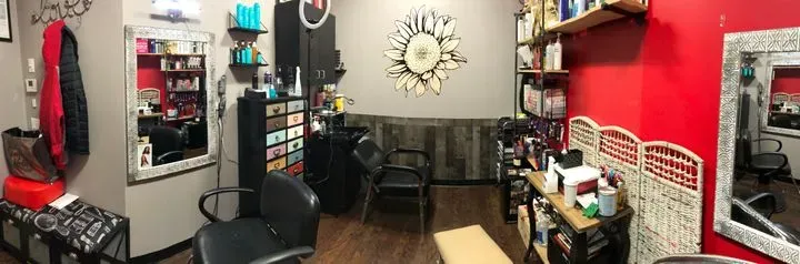 https://cdn.salonspotlight.com/photos/93I3XKwzGsVRTPjl9A5p/80f51283-44d3-4da2-85e6-6053b5d0f53b_720x720