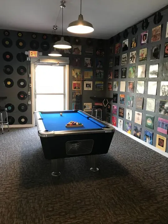 https://cdn.salonspotlight.com/photos/94P448fUHGzGEgaC6tMr/a7213ae9-6168-4a91-b849-5e3f9fe53f2e_720x720