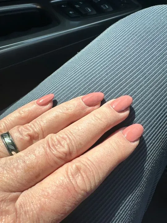 https://cdn.salonspotlight.com/photos/94bSNxSFp6fokr4hK5z9/7af7d48d-afb0-41e1-92e8-5e007ddb7e59_720x720
