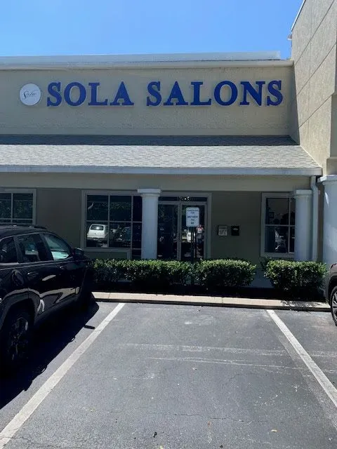 https://cdn.salonspotlight.com/photos/94gnwbjv4d7FoBahC2EN/17d8f990-42cf-4b63-b549-77f4029833f3_720x720