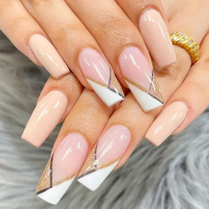 https://cdn.salonspotlight.com/photos/96ywTNsxNOb9LYBu9ogg/b2640d62-d6b3-4585-b4de-c61518009c2b_720x720