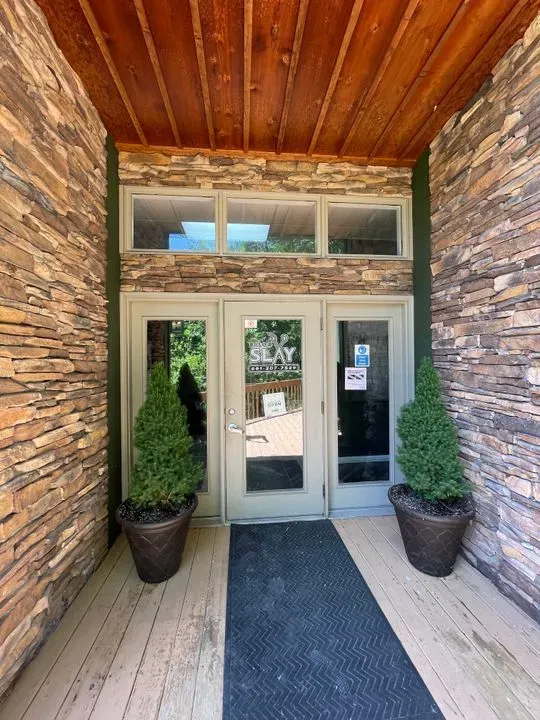 https://cdn.salonspotlight.com/photos/98fki0nG3wb95eLvPnF0/450ee9ec-0f32-428e-88db-0be25491eb13_720x720