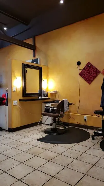 https://cdn.salonspotlight.com/photos/98hDQqVCSAmrkEPJ9BUM/45136e9e-f89d-479b-8c78-54433d9b32bd_720x720