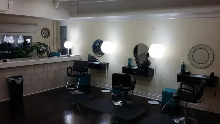 https://cdn.salonspotlight.com/photos/9AoMMGUD6BFckuiUz0xg/38311c59-b8ea-4b53-ba3e-6c586ac0da73_720x720