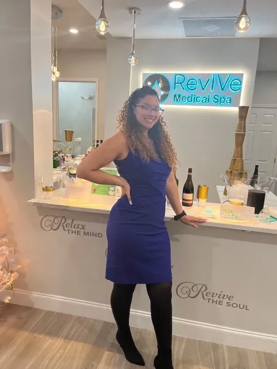 https://cdn.salonspotlight.com/photos/9CKX2OV8Mn4cJdwPwQYW/739ee7f8-fd15-45bd-a8ba-a2711d5f09d5_720x720