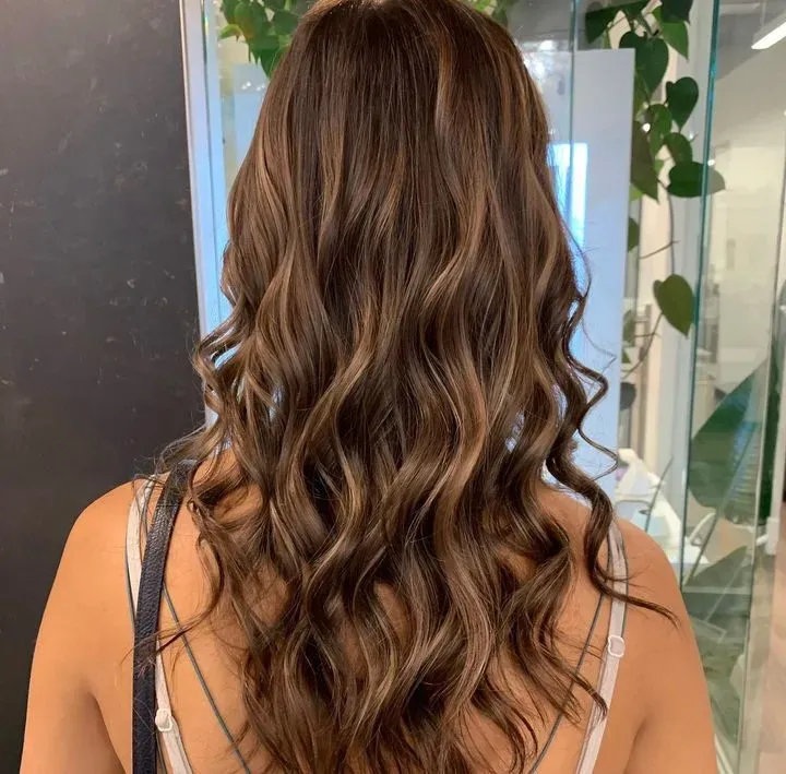 https://cdn.salonspotlight.com/photos/9F6pZifKH5pgRxLKI31j/48cf3923-fdb8-4195-a7d9-27f91b077d3a_720x720