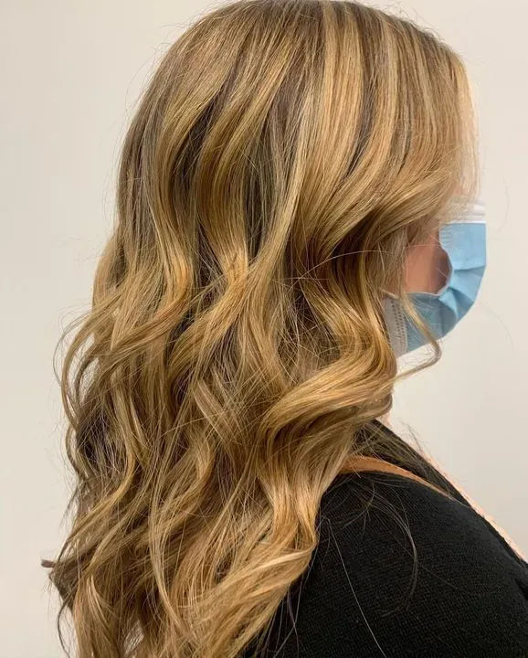 https://cdn.salonspotlight.com/photos/9F6pZifKH5pgRxLKI31j/4a2c06cd-a42b-43d9-9d80-6ace76f26d35_720x720