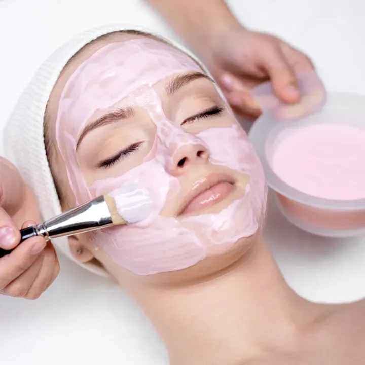 https://cdn.salonspotlight.com/photos/9FJxqEzn70TMlwsdlw9m/2a944edb-3366-421a-a145-9f5e84dc69ad_720x720