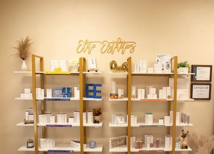https://cdn.salonspotlight.com/photos/9FJxqEzn70TMlwsdlw9m/e35c6a6b-3002-493e-9fb1-6fb9238286d4_720x720