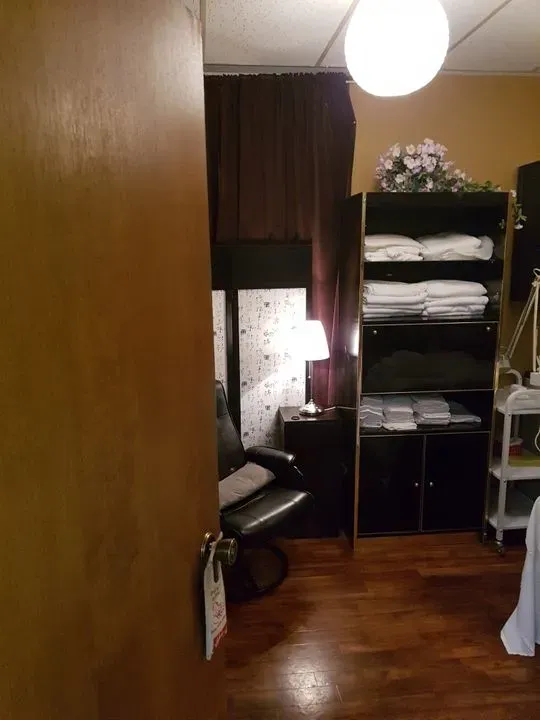 https://cdn.salonspotlight.com/photos/9FhgnE6WZM1syoxmlMqK/18b5fb07-2971-4a69-bc2f-96daf34653d2_720x720