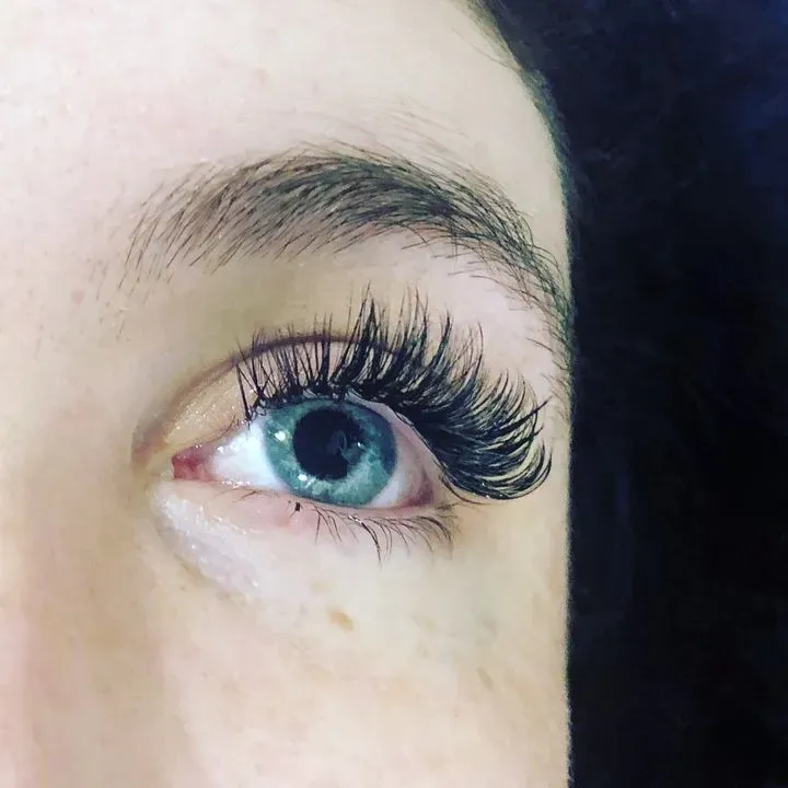 https://cdn.salonspotlight.com/photos/9GOpxObOqxokVvddEvKq/b0b84bb3-b3e1-4697-b883-b093ac562e44_720x720