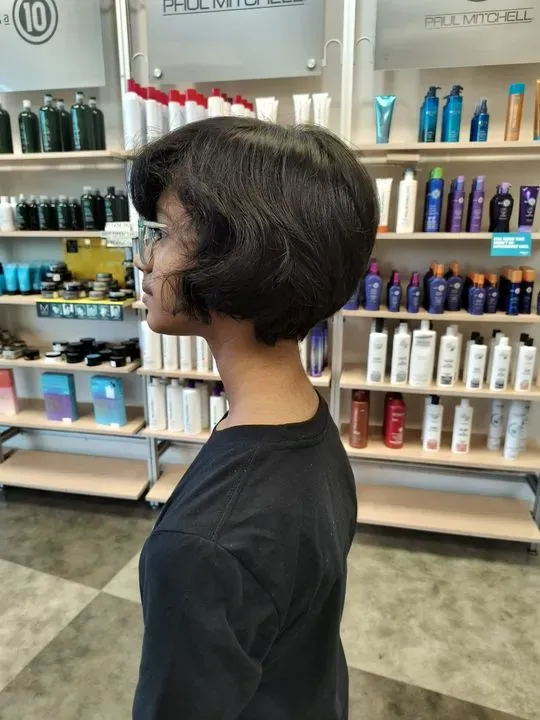 https://cdn.salonspotlight.com/photos/9GQvEyvK8xJzQn4zNN5Y/de164f7c-a5cb-4ad1-82ec-fcfafe730e4b_720x720