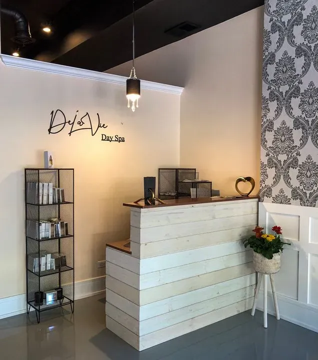 https://cdn.salonspotlight.com/photos/9GTJ2ZpQHUYD6gdzR34q/124821c8-6d0a-46fb-ac9a-d36047b8ef32_720x720