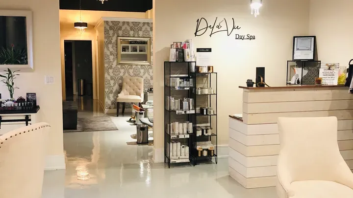 https://cdn.salonspotlight.com/photos/9GTJ2ZpQHUYD6gdzR34q/8ca1647e-0381-4fb2-9680-ae1d78a70772_720x720