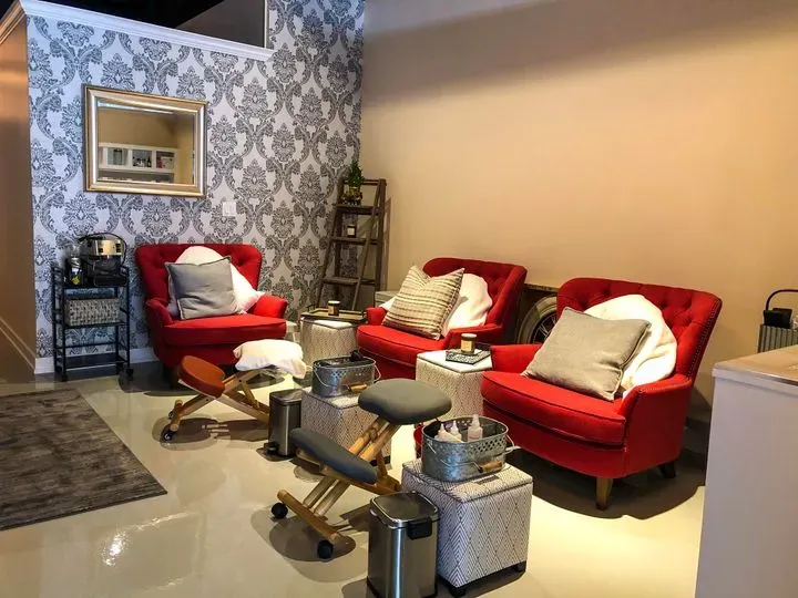 https://cdn.salonspotlight.com/photos/9GTJ2ZpQHUYD6gdzR34q/c350c71c-8539-46f5-b544-796152ea41b7_720x720