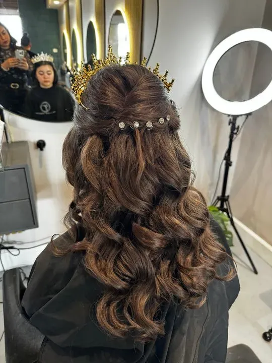 https://cdn.salonspotlight.com/photos/9HwKtNtqgDjAoOoLvBx1/d7402607-b759-4f8d-a2e8-810cc2c4efbe_720x720
