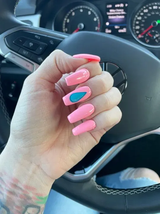https://cdn.salonspotlight.com/photos/9JnZzac5NUf0cPwDPo7x/53e332a7-29e9-438d-96ce-506b12fa3c37_720x720