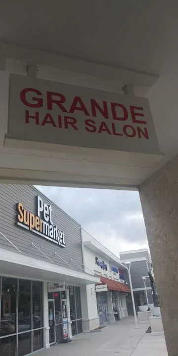 https://cdn.salonspotlight.com/photos/9KRXFH7jIs4AGUfKNgZZ/7c6a88c2-bd9c-4ba8-ab32-2f2f9aa6b580_720x720