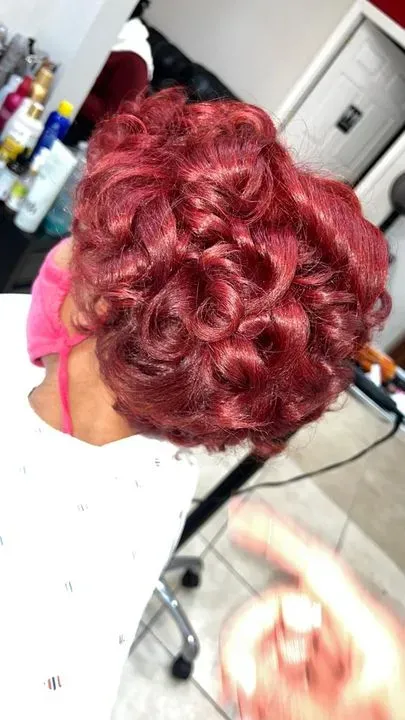 https://cdn.salonspotlight.com/photos/9Mfr2OVym2ZXeWiEVcKr/6909e24f-a9be-4eea-9074-df1af95cd158_720x720