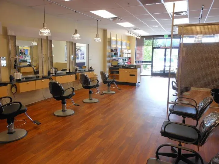 https://cdn.salonspotlight.com/photos/9PBvGtpaR9aSGfMqSzbL/7d0fb7ef-4f8c-468f-bb65-ff31a0ef94a2_720x720