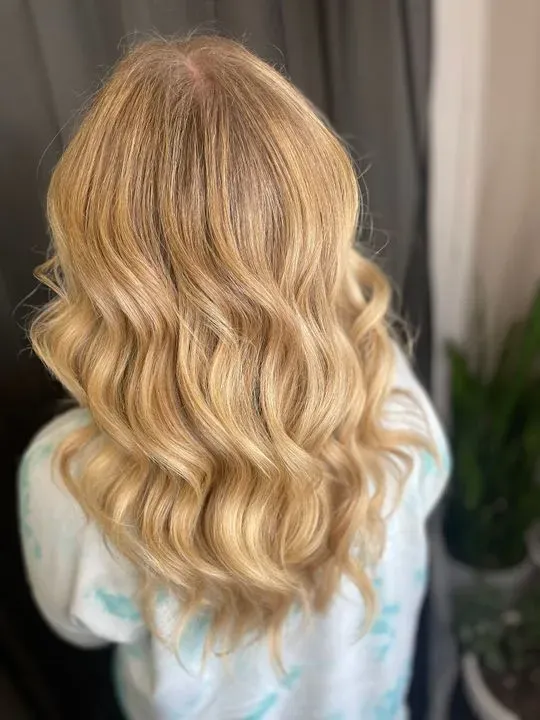 https://cdn.salonspotlight.com/photos/9SMsERXJW8jCodKrhimv/bdef67f0-5ff6-459c-82b6-dfc2738172f6_720x720