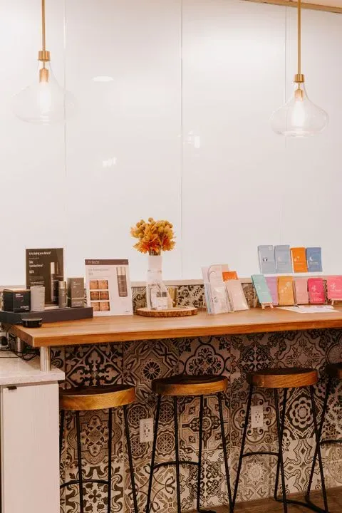 https://cdn.salonspotlight.com/photos/9U85YDF9eh0YmGq63AJW/21208042-0e9f-46a4-a14f-86830108f650_720x720